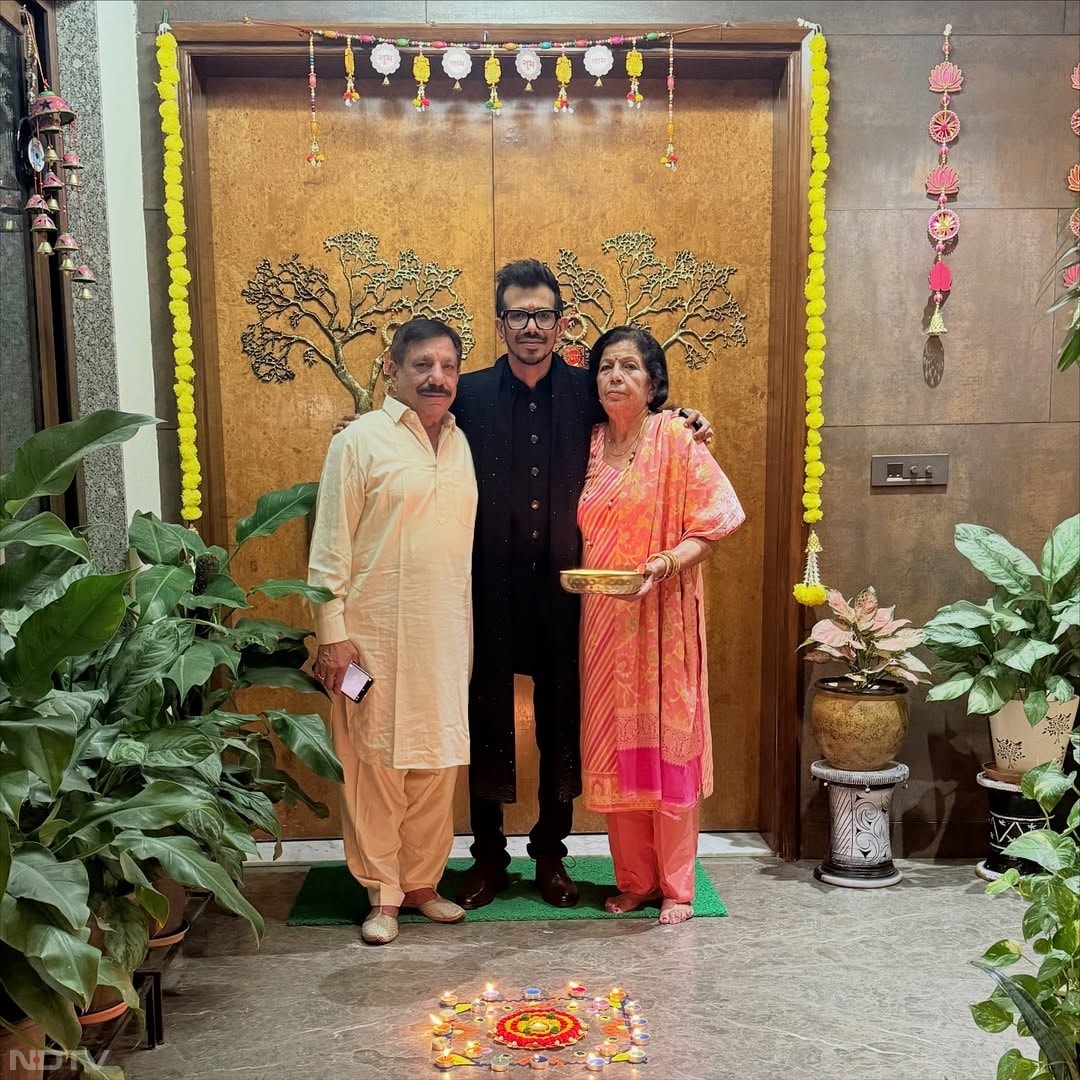 यजुवेंद्र चहल ने अपने परिवार के साथ दीपावली बनाई.