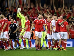 Euro 2016: Wales Beat Russia to Top Group B, England Stutter Into Last 16