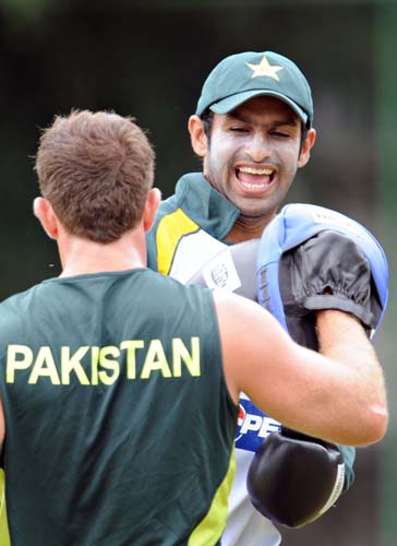 Shoaib Malik punches with boxing gloves during warmup on the first day of a three-day practice match between Pakistan and Sri Lanka Board XI in Colombo. (AFP Photo) Warm-up: PAK vs SL