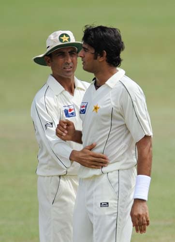 Abdur Rauf Khan celebrates with teammate Younus Khan after the dismissal of Tharanga Paranavitana during the first day of a three day practice match between Pakistan and Sri Lanka Board XI in Colombo. (AFP Photo) Warm-up: PAK vs SL