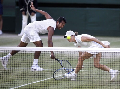 Roger Federer wins Wimbledon, 15th major Roger Federer wins Wimbledon, 15th major