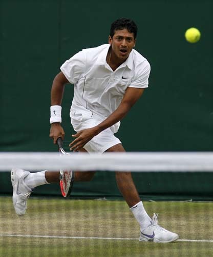 India's Mahesh Bhupathi partners Mark Knowles of the Bahamas against Germany's Philipp Petzschner and Austria's Alexander Peya in a Men's Doubles match on the fifth day of the 2009 Wimbledon. (AFP Photo) Wimbledon Day 5