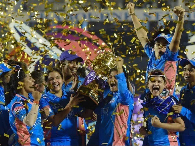 Photo : Women's Premier League: मुंबई इंडियंस की टीम बनी चैंपियन, फाइनल में दिल्ली कैपिटल्स को 7 विकेट से दी मात