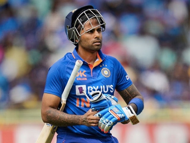 Photo : सूर्यकुमार यादव को फैन ने दिया ऑर्डर, क्रिकेटर का जवाब सुनकर बोलती हो गई बंद