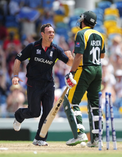Michael Yardy celebrates after taking the wicket of Shahid Afridi during the ICC World Twenty20 Super Eight match between England and Pakistan at the Kensington Oval in Bridgetown, Barbados. (AFP Photo) WT20: Eng vs Pak
