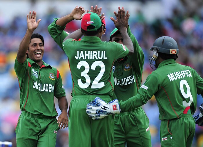 Mohammad Ashraful (L) celebrates after taking the wicket of Australian captain Michael Clarke during the ICC World Twenty20 Group A match between Bangladesh and Australia at the Kensington Oval. (AFP Photo) WT 20: Aus vs Ban