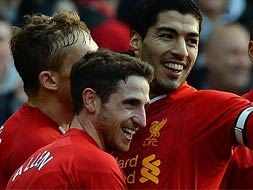Suarez powers Liverpool to the top, Manchester City take second spot