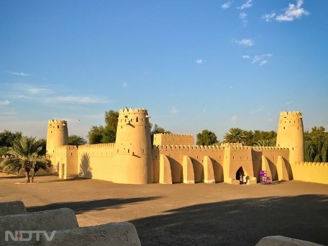 Al Jahili Fort: Built in 1890, Al Jahili Fort features lush gardens and galleries, offering rich history and heritage exploration.
Opening Hours: 9:00 AM - 7:00 PM