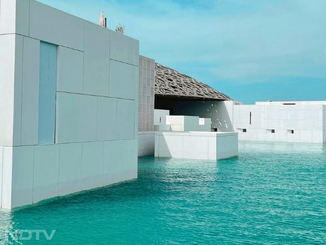 Mamsha Al Saadiyat: Mamsha Al Saadiyat features turquoise waters and chic cafes. Nearby, explore Manarat Al Saadiyat and the Louvre Abu Dhabi.