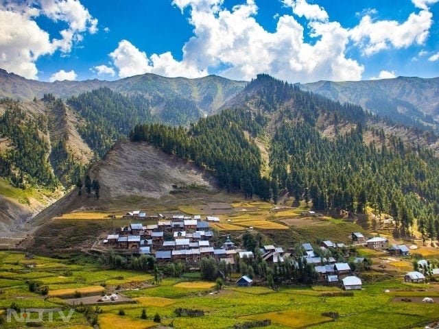 3. Gurez Valley, Jammu and Kashmir

Located near the Line of Control, Gurez has scenic meadows, icy rivers and traditional wooden homes. The remoteness adds to its appeal, making it feel almost untouched.
