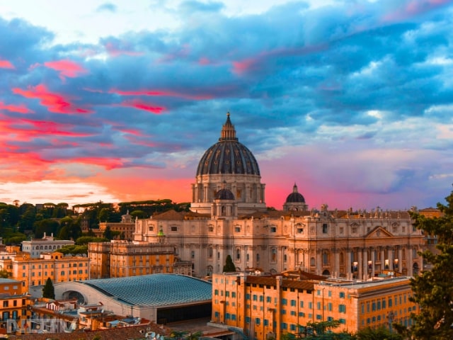 6. Piazzale Michelangelo, Florence
This elevated square offers sweeping views of Florence, with sunsets casting a golden glow over the city's rooftops, domes, and the Arno River.