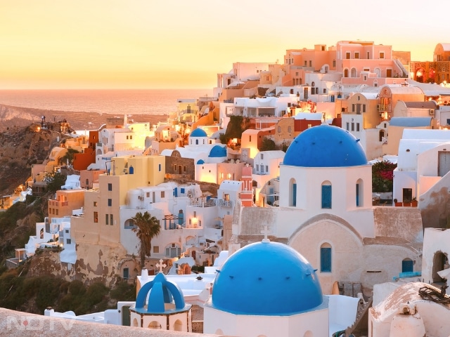 7. Santorini, Greece
In the village of Oia, crowds gather to watch the sky burst into pinks, purples, and oranges. Santorini's dramatic evening light draws travellers from across the world.