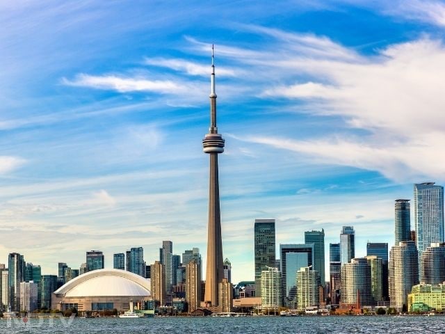 3. Canada: Canada's large Indian population ensures a wide mix of flavours. Punjabi dhabas sit next to fusion spots serving butter chicken poutine. Indian groceries add to the blend of traditional and modern food.