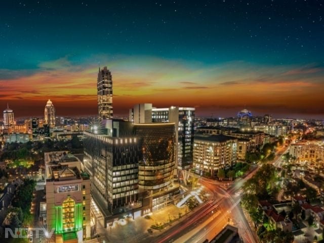 7. South Africa: South Africa offers Indian flavours with a twist. Dishes like Bunny Chow and local-style biryanis show a creative blend of Indian and African tastes that appeal to both residents and tourists.