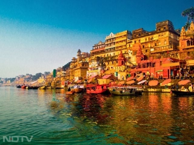 Varanasi for Navratri: Witness the spiritual depth of Varanasi during Navratri from mid to late September, as the Ganga ghats light up for prayers and devotional songs. Enjoy the evening Ganga Aarti, temple visits, and tranquil boat rides, perfect for seekers of spirituality and culture.