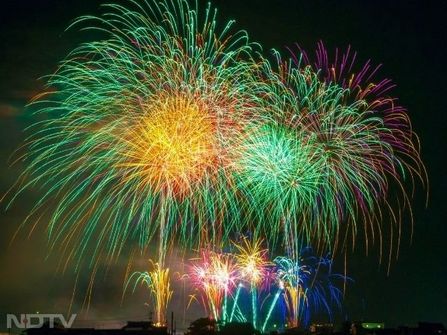 Delhi - Dusshera and Diwali Nights: Celebrate Delhi's vibrant Dussehra and Diwali from late September to November, complemented by nearby hill station getaways. Enjoy Ramlila shows, explore Diwali markets, and see India Gate illuminated, combining metro energy with festive celebrations.
