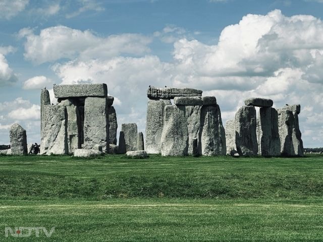 8. Stonehenge, England
Located near Salisbury, this megalithic site features about 100 giant stones arranged in a circle. Its exact origins and purpose remain a mystery.