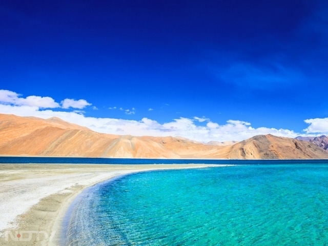 3. Leh-Ladakh, Jammu & Kashmir: Leh-Ladakh offers breathtaking views characterised by the Himalayas, the turquoise waters of Pangong Lake and Tso Moriri, and the unique "gravity hill" of Magnetic Hill.