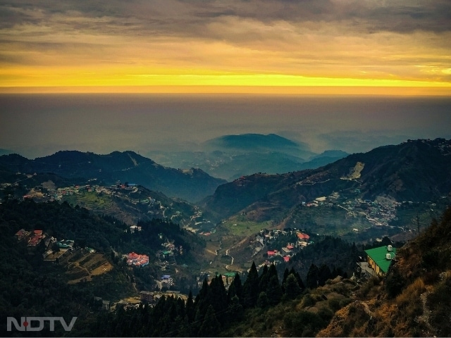 5. Mussoorie, Uttarakhand: About 35km from Dehradun, Mussoorie is a hill station in the foothills of the Garhwal Himalayan range. The mountain town boasts incredible views of Doon Valley on one side and a panoramic view of the Aglar River valley and the peaks of the Himalayan ranges on the other.