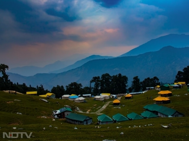 7. Chopta, Uttarakhand: Due to its natural beauty, Chopta is often called the "Mini Switzerland" of India. The town is a major draw for both trekkers and photographers for its scenic Himalayan views. The Chandrashila Summit offers a 360-degree view of the Himalayas