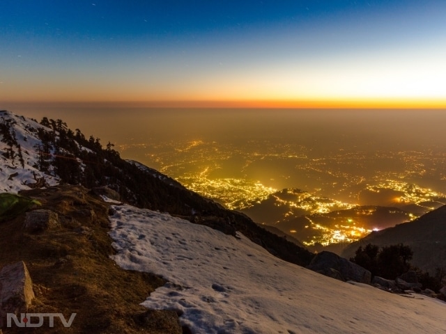 8. Dharamshala, Himachal Pradesh: Located in the Kangra Valley with the backdrop of the Dhauladhar Range, Dharamshala offers stunning views of lush greenery, snow-capped mountains, and charming villages. The Dharamshala Skyway provides unique aerial views of the valley and mountains.