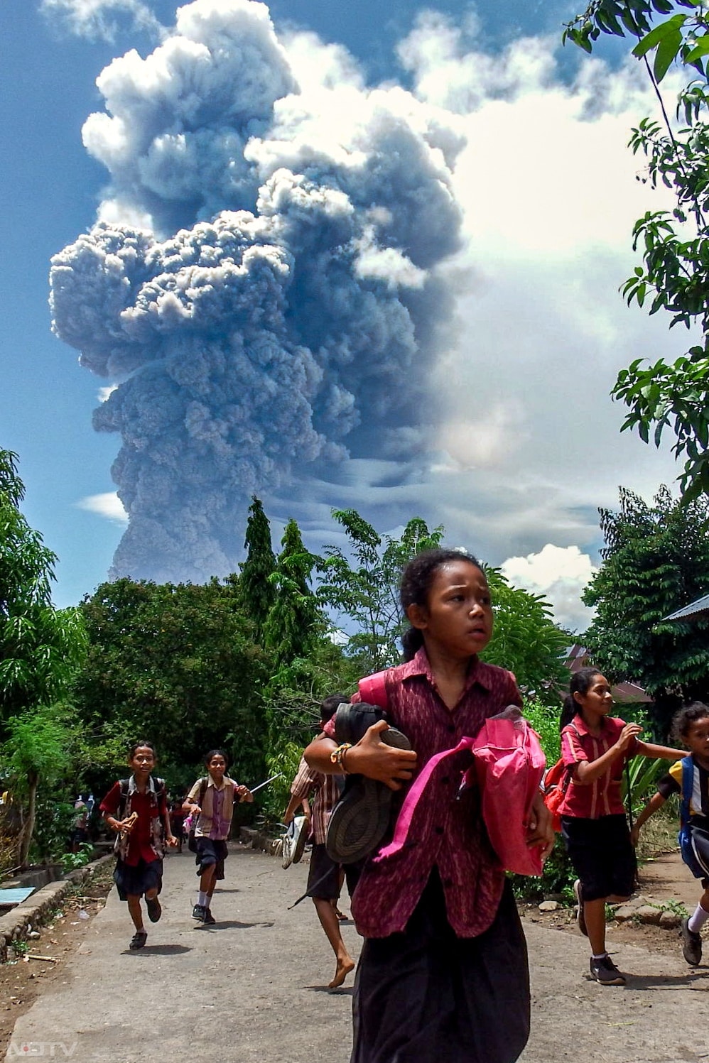 Since November 3, the volcano has erupted repeatedly resulting in the cancellation of more than 160 flights to and from Bali. 91 flights were cancelled on Wednesday alone.