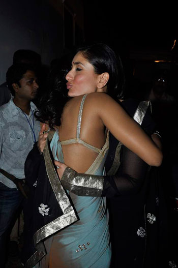 Kareena Priyanka hug and make up Kareena Priyanka hug and make up