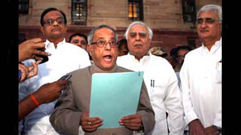 2G note controversy: Pranab, Chidambaram say matter's closed; BJP disagrees