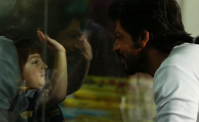 ईडन गार्डन्स में केकेआर के मैच के दौरान शाहरुख अपने बेटे अबराम संग दिखाएंगे डांस