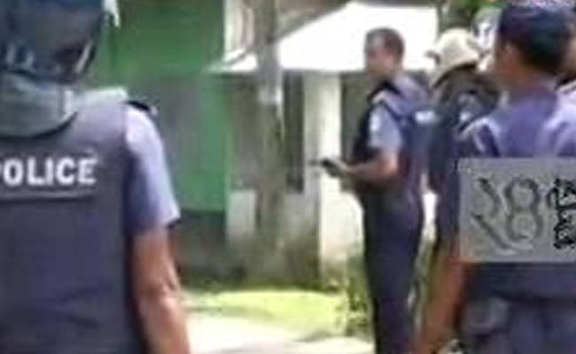 बांग्लादेश में ईद की नमाज के दौरान विस्फोट, गोलीबारी में चार मरे