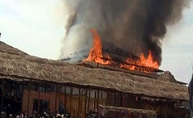 तेलंगाना के सीएम चंद्रशेखर राव के यज्ञ के दौरान पंडाल में लगी भीषण आग