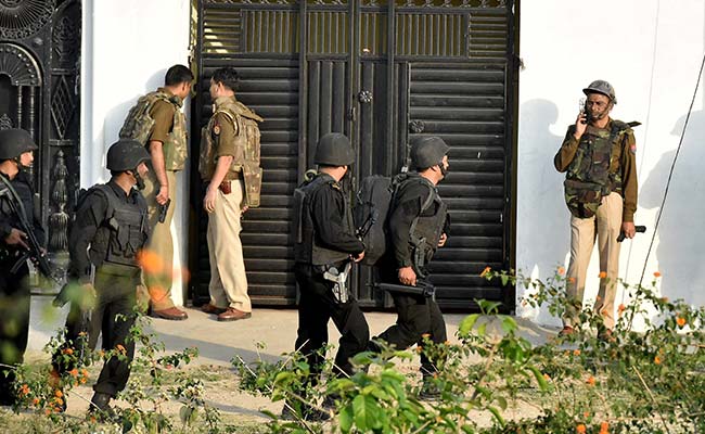 Lucknow Encounter: Cop Dialled Terror Suspect's Brother, Slid Phone Under Door To Him