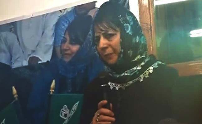 महबूबा मुफ्ती होंगी जम्मू-कश्मीर की पहली महिला सीएम, राज्यपाल से आज करेंगी मुलाकात महबूबा मुफ्ती होंगी जम्मू-कश्मीर की पहली महिला सीएम, राज्यपाल से आज करेंगी मुलाकात