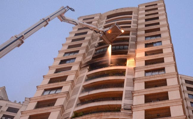 मुंबई में 22 मंजिला इमारत में लगी आग, सात की मौत, 28 घायल