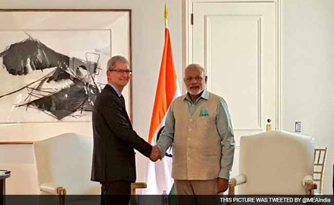 PM Modi Invites Apple CEO to Set Up Manufacturing Base in India