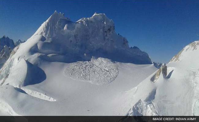 सियाचिन में जान गंवाने वाले जवानों को पीएम मोदी का 'सैल्यूट', घटना पर जताया अफसोस