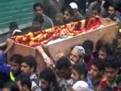 कश्मीर : गोहत्या की अफवाह पर मारे गए जाहिद के जनाज़े के दौरान सुरक्षा बलों से भिड़े लोग
