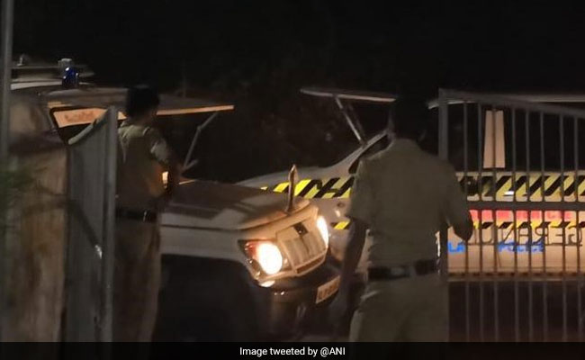 सबरीमाला विवादः केरल में फिर भड़की हिंसा, बीजेपी सांसद के घर पर देसी बम से हमला सबरीमाला विवादः केरल में फिर भड़की हिंसा, बीजेपी सांसद के घर पर देसी बम से हमला