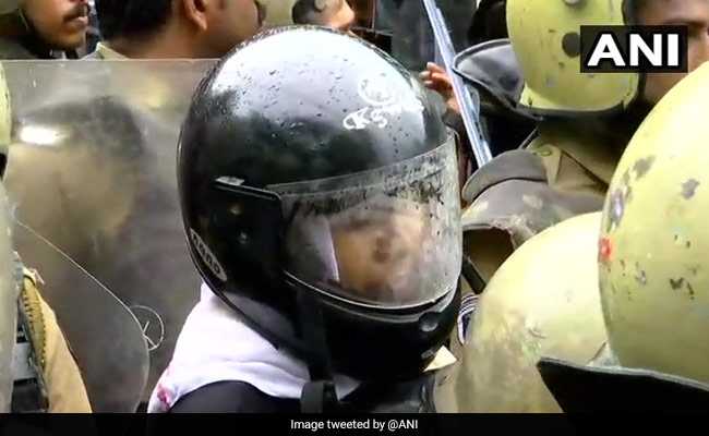 Sabarimala Temple:  सबरीमाला में नहीं बन सका इतिहास, भारी विरोध के बाद मंदिर के रास्ते से वापस लौटीं दोनों महिलाएं