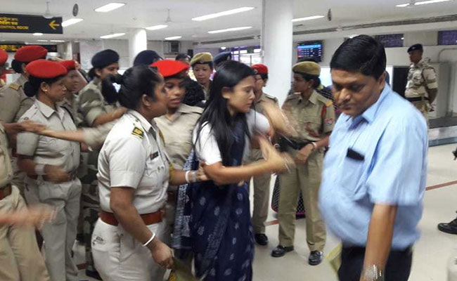 असम में ममता बनर्जी के सांसदों की No-Entry, एयरपोर्ट पर ही गिरफ्तार किए गए