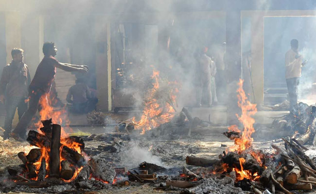 Amritsar Train Accident: 61 लोगों की मौत का कोई जिम्मेदार नहीं? हर किसी ने झाड़ा पल्ला Amritsar Train Accident: 61 लोगों की मौत का कोई जिम्मेदार नहीं? हर किसी ने झाड़ा पल्ला