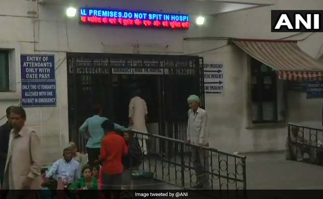 जम्मू-कश्मीर: पाकिस्तान ने फिर किया सीजफायर उल्लंघन, बीएसएफ के 4 जवान शहीद, 3 घायल जम्मू-कश्मीर: पाकिस्तान ने फिर किया सीजफायर उल्लंघन, बीएसएफ के 4 जवान शहीद, 3 घायल