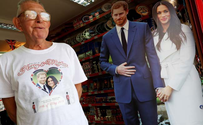 "Madhouse": Tourists Soak Up Royal Wedding Fever