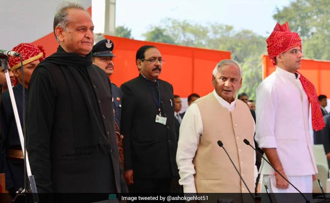 अशोक गहलोत तीसरी बार बने राजस्थान के सीएम, शपथ ग्रहण समारोह में दिखी विपक्ष की एकजुटता
