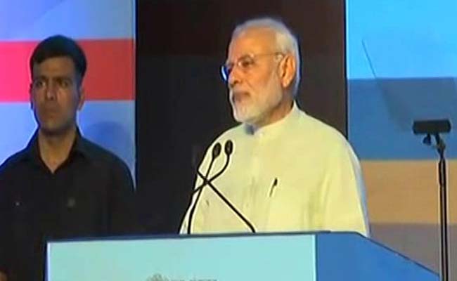 Defence Expo 2018: पीएम मोदी बोले- भारत देशों को जीतने की बजाय, दिल जीतने में यक़ीन रखता है Defence Expo 2018: पीएम मोदी बोले- भारत देशों को जीतने की बजाय, दिल जीतने में यक़ीन रखता है