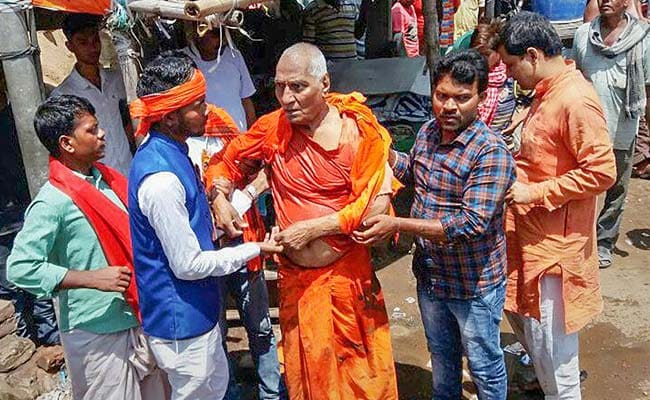 झारखंड के पाकुड़ में BJP कार्यकर्ताओं ने की स्वामी अग्निवेश से मारपीट, 20 हमलावर हिरासत में