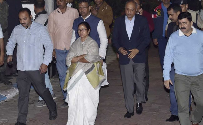 सीबीआई vs बंगाल विवाद: ममता को राहुल का समर्थन, पर कांग्रेस सांसद बोले- CM कर रही हैं नाटक, करोड़ों का घोटाला हुआ है