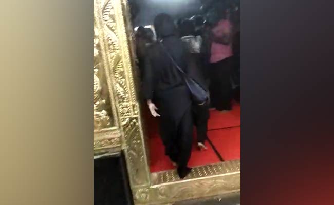 सबरीमाला मंदिर में टूटी सैकड़ों साल पुरानी परंपरा, 40 साल की दो महिलाओं ने प्रवेश कर बनाया इतिहास, देखें VIDEO