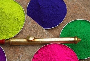 होली : बाजार में छाया चीनी गुलाल का रंग