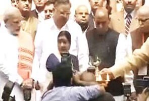 राष्ट्रीय कार्यकारिणी में छाए मोदी, आडवाणी से 'मार्गदर्शन' करने को कहा राष्ट्रीय कार्यकारिणी में छाए मोदी, आडवाणी से 'मार्गदर्शन' करने को कहा